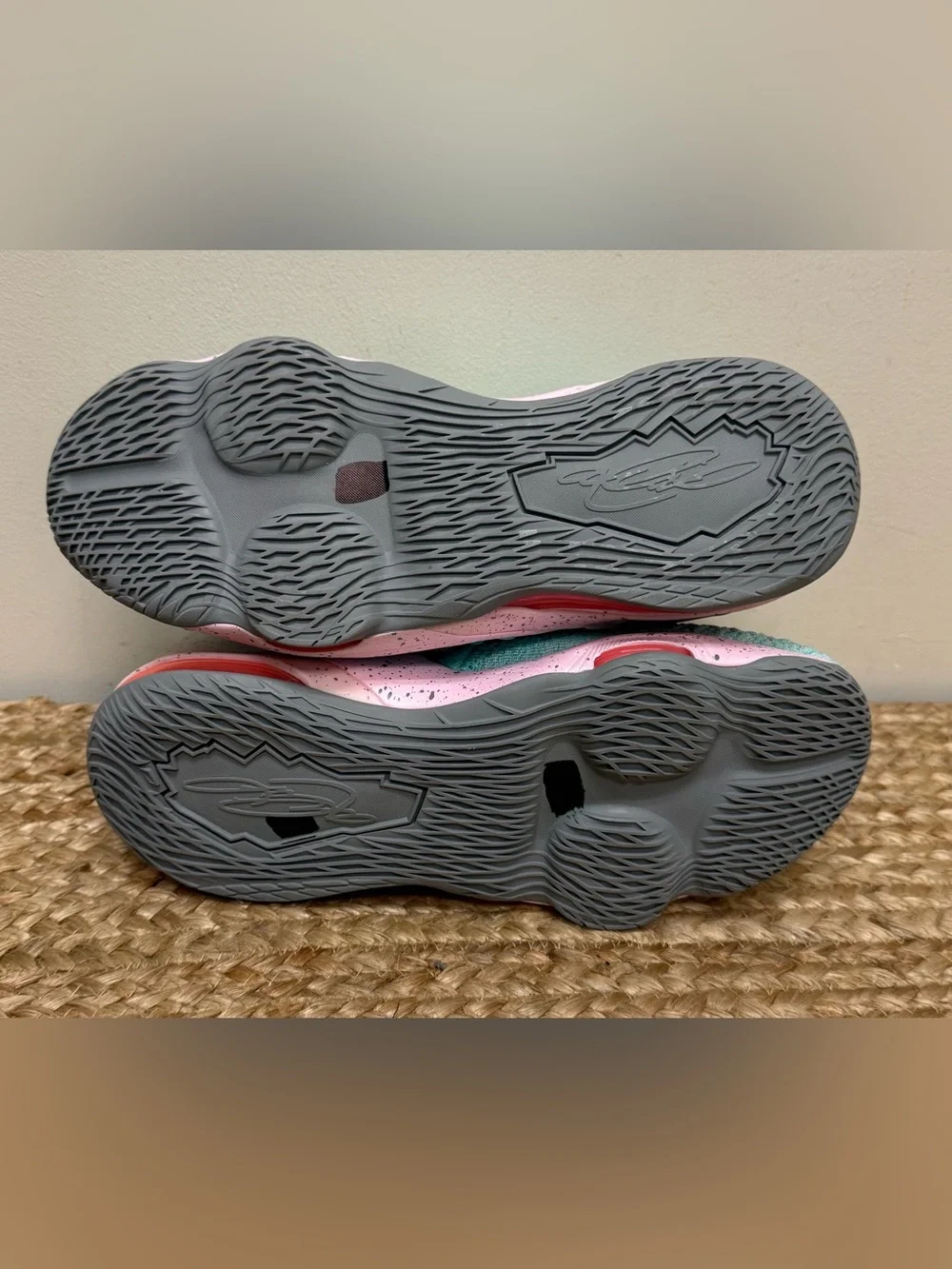 Nike LeBron 17 South Beach Youth 6.5